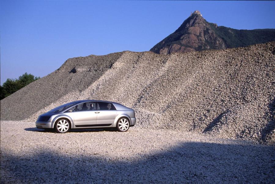  GM Hy-Wire Concept 2002 года  (фото 4 из 27)